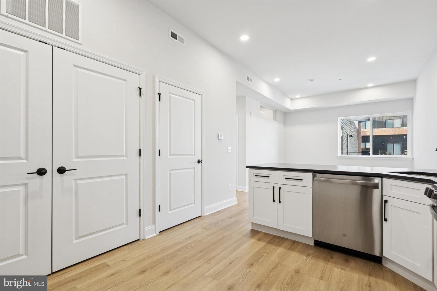 2153 E Lehigh Ave #501 Property Photo 3