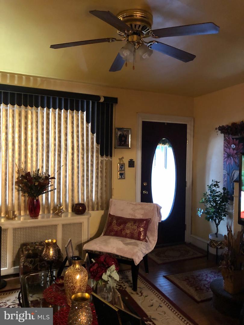 122 Linton St Property Photo 4