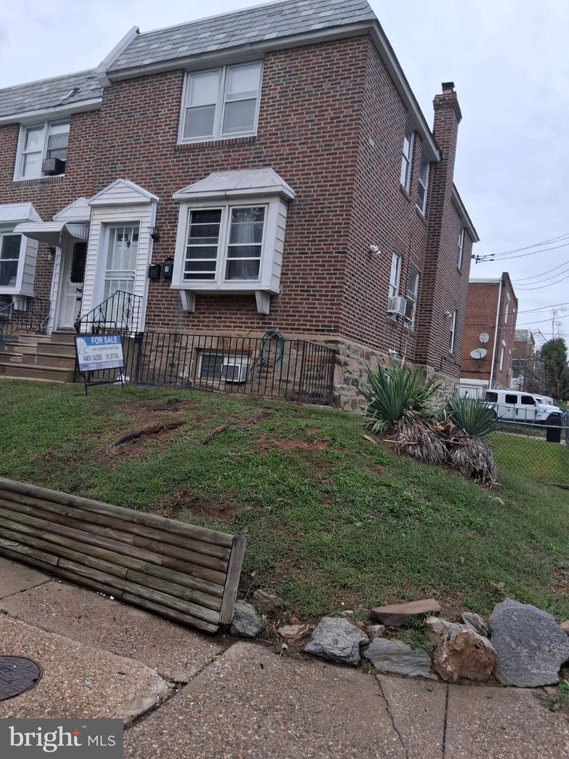 2853 BENNER ST Property Photo 1
