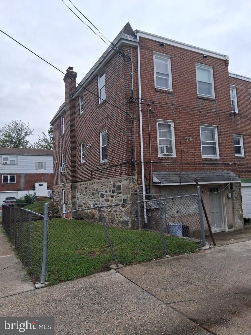 2853 Benner St Property Photo 2