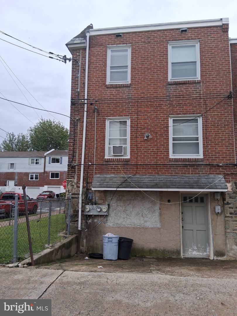 2853 Benner St Property Photo 3