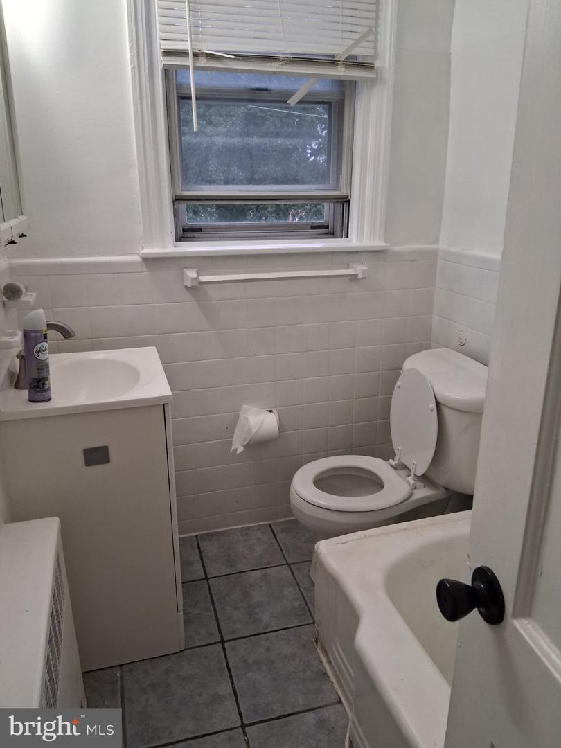 2853 Benner St Property Photo 5