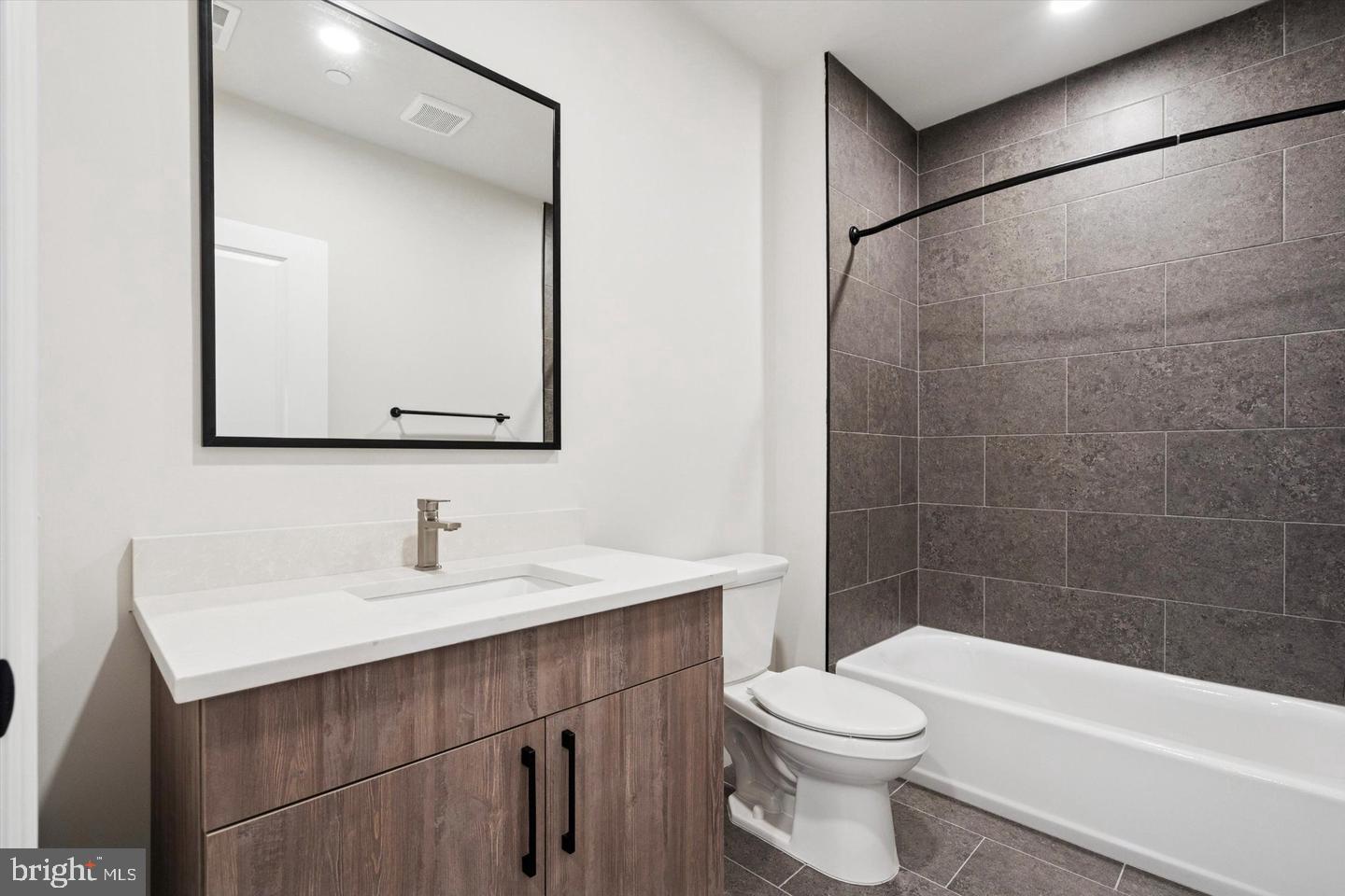2153 E Lehigh Ave #507 Property Photo 16