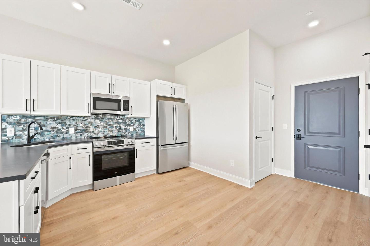 2153 E Lehigh Ave #508 Property Photo 8