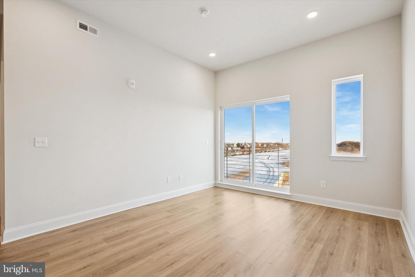 2153 E Lehigh Ave #205 Property Photo 16