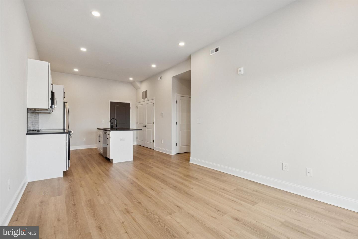 2153 E Lehigh Ave #205 Property Photo 17