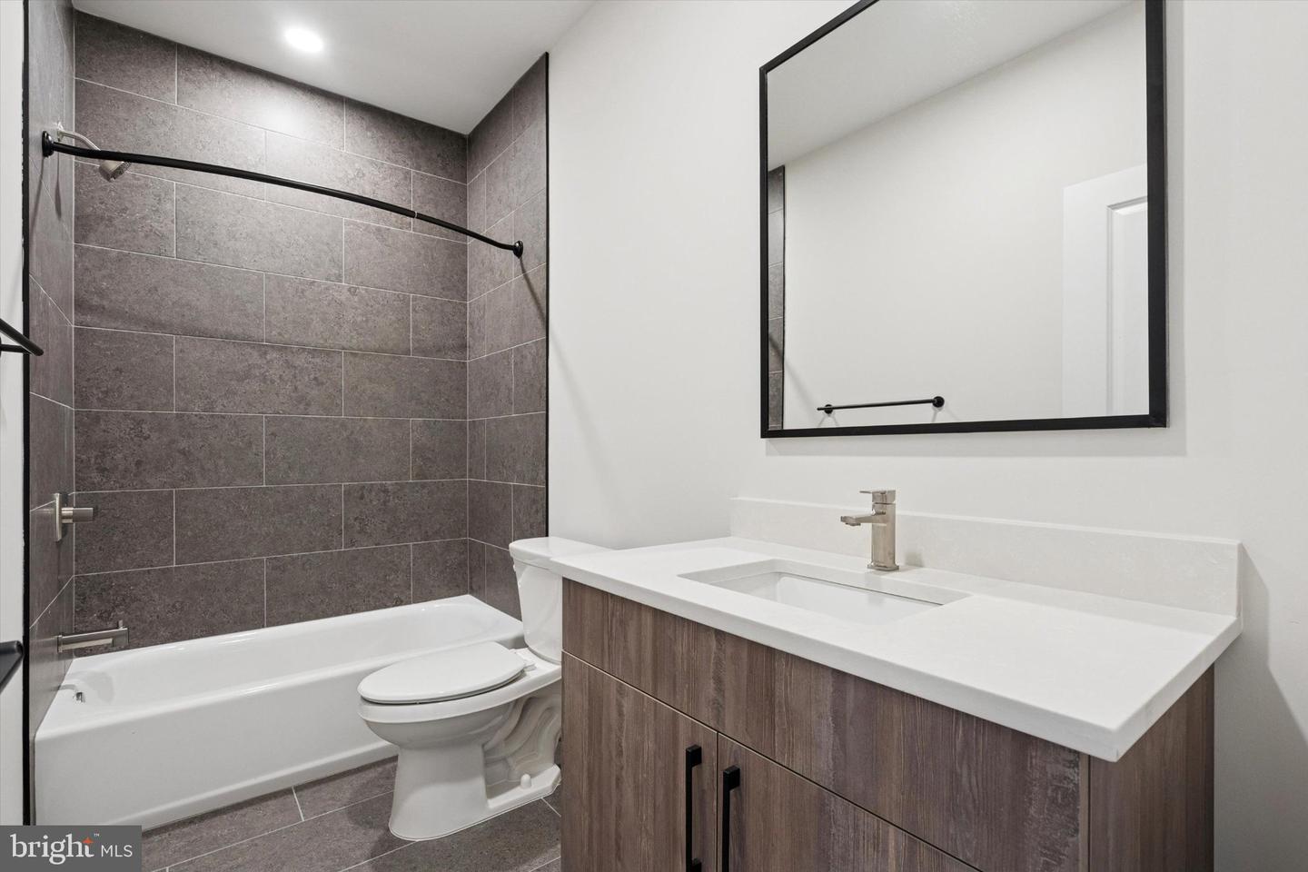 2153 E Lehigh Ave #205 Property Photo 19