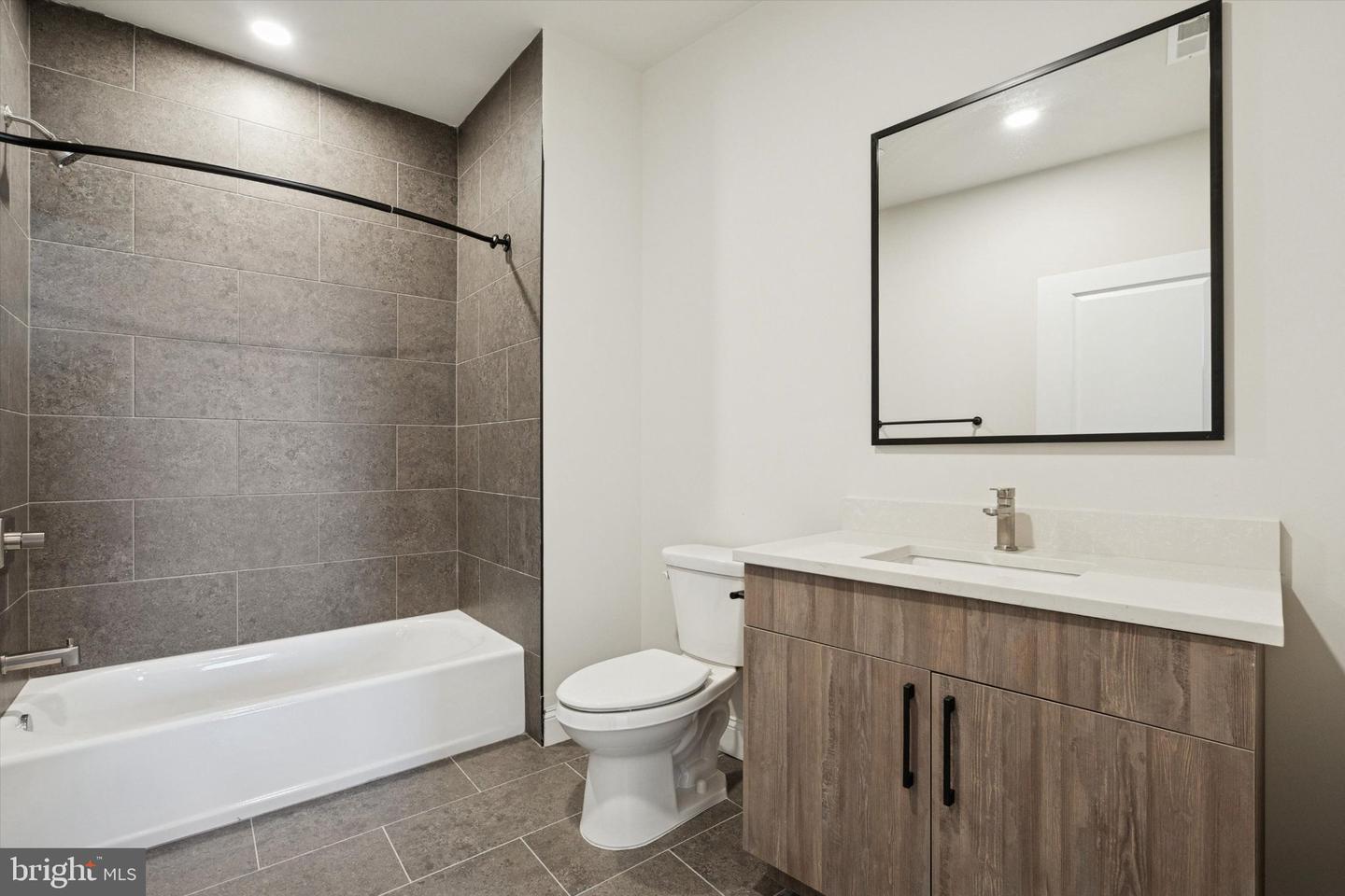 2153 E Lehigh Ave #205 Property Photo 21