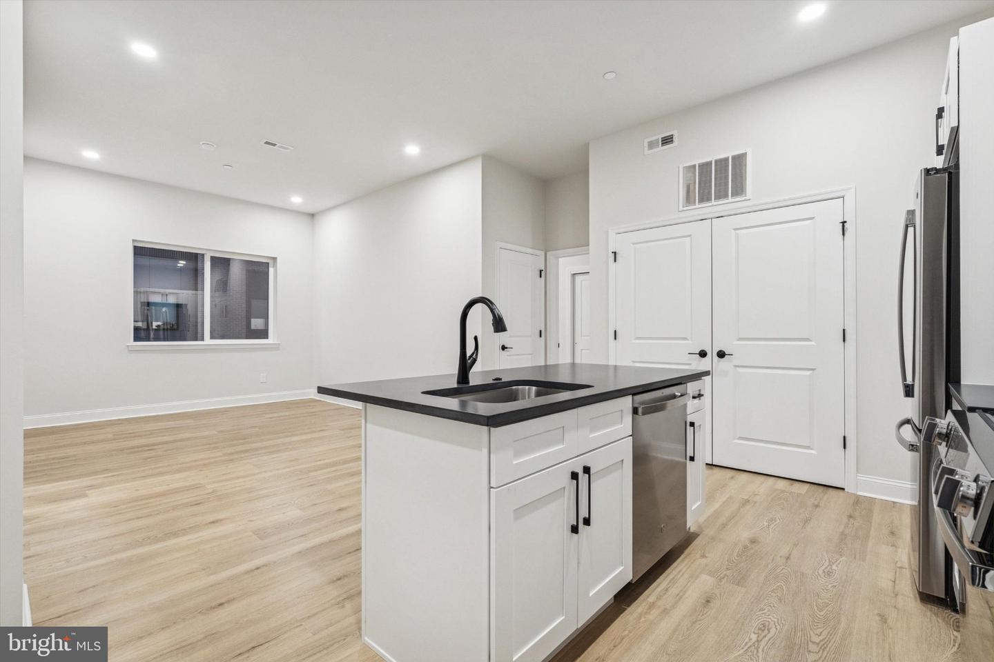 2153 E LEHIGH AVE #314 Property Photo 1