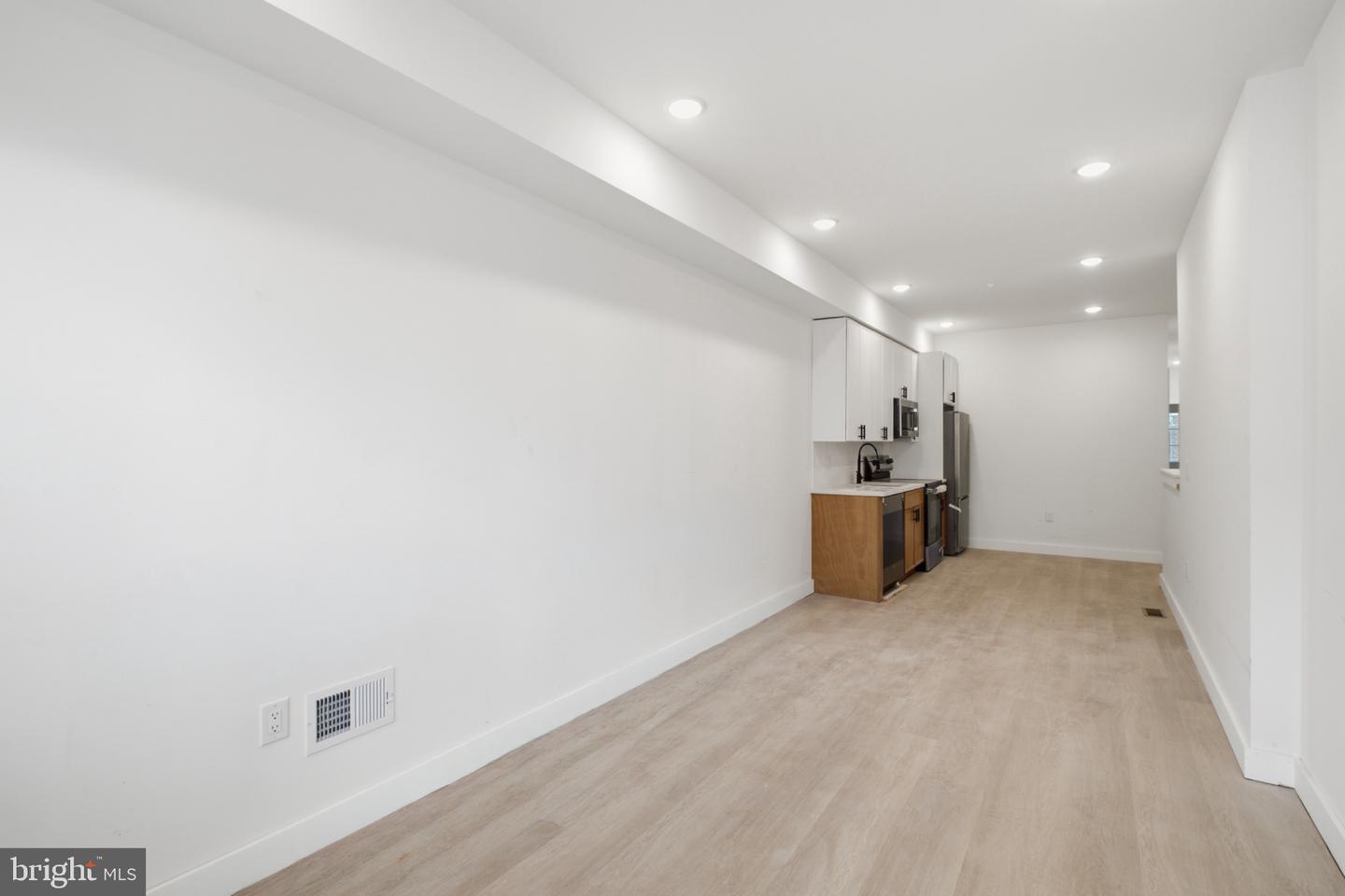 1542 W York St Property Photo 2