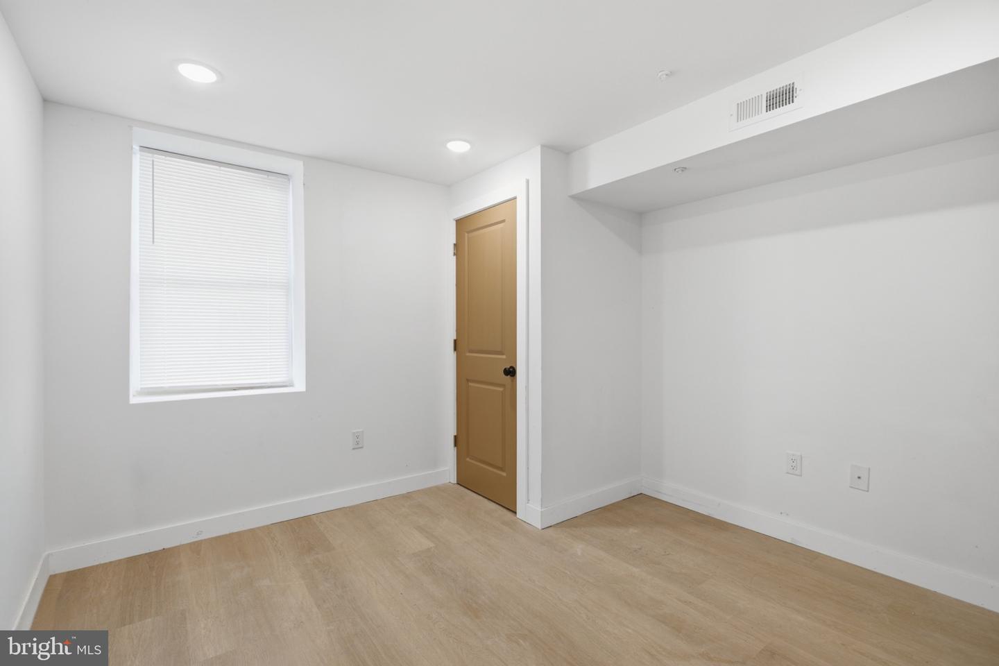 1542 W York St Property Photo 10