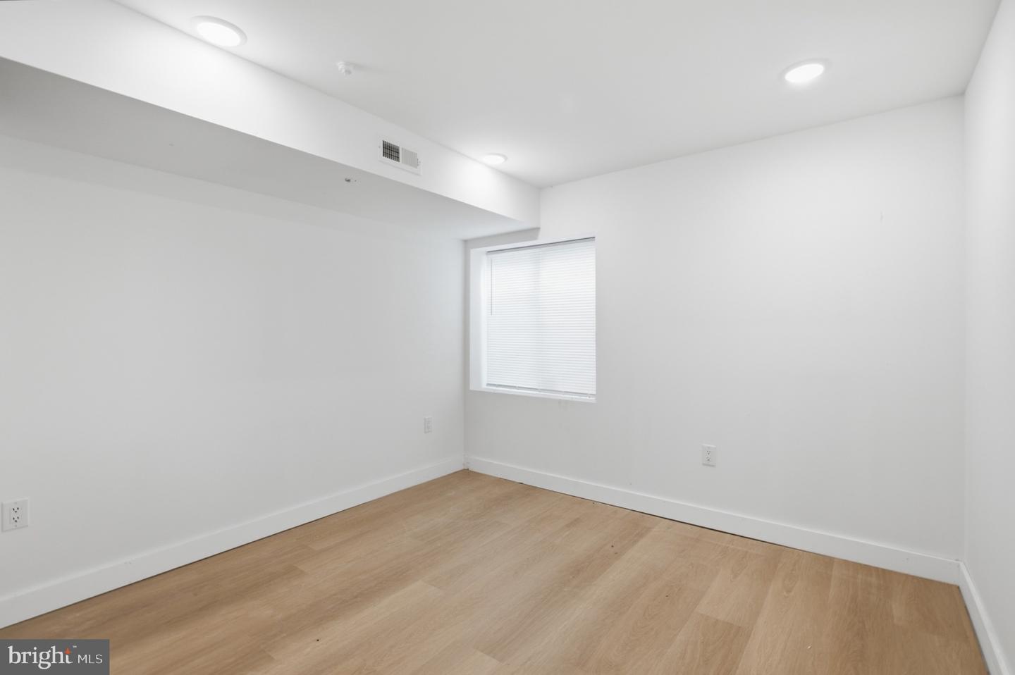1542 W York St Property Photo 13