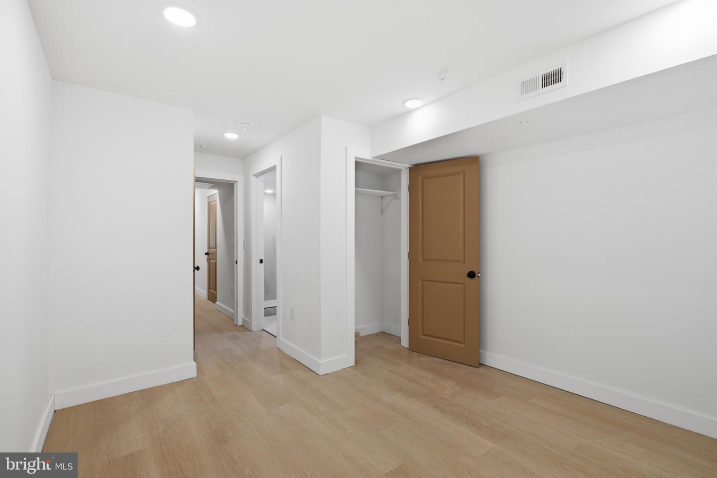 1542 W York St Property Photo 14