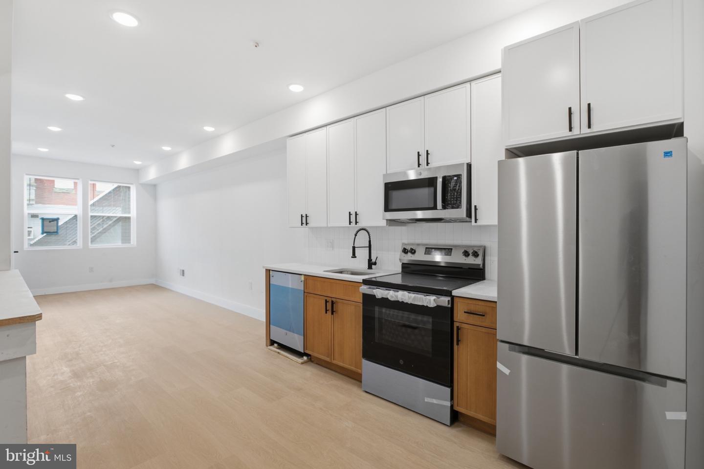 1542 W YORK ST #1 Property Photo 1