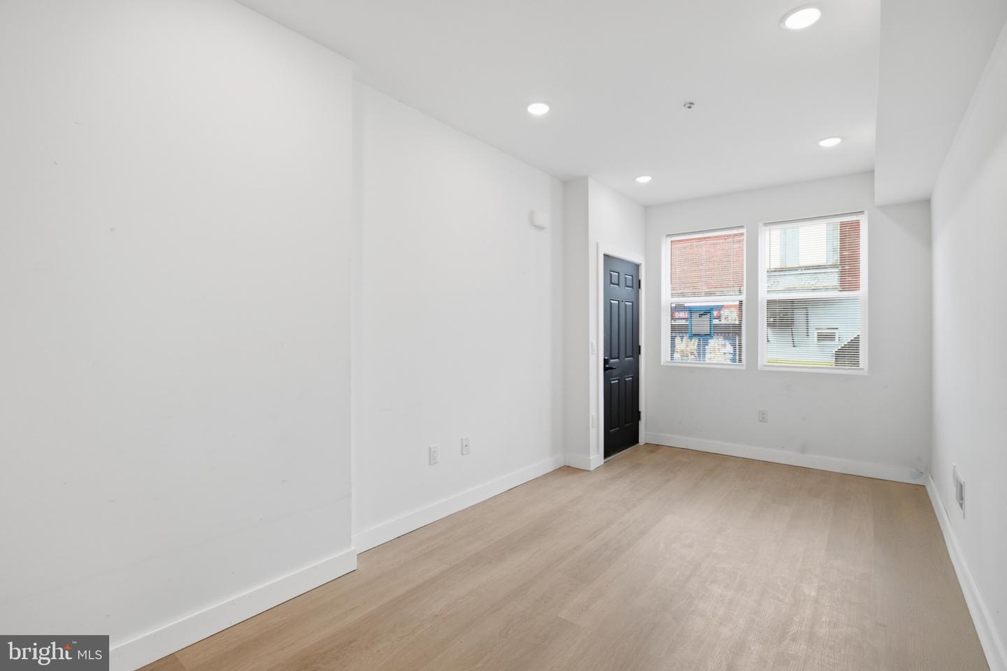 1542 W York St #1 Property Photo 4