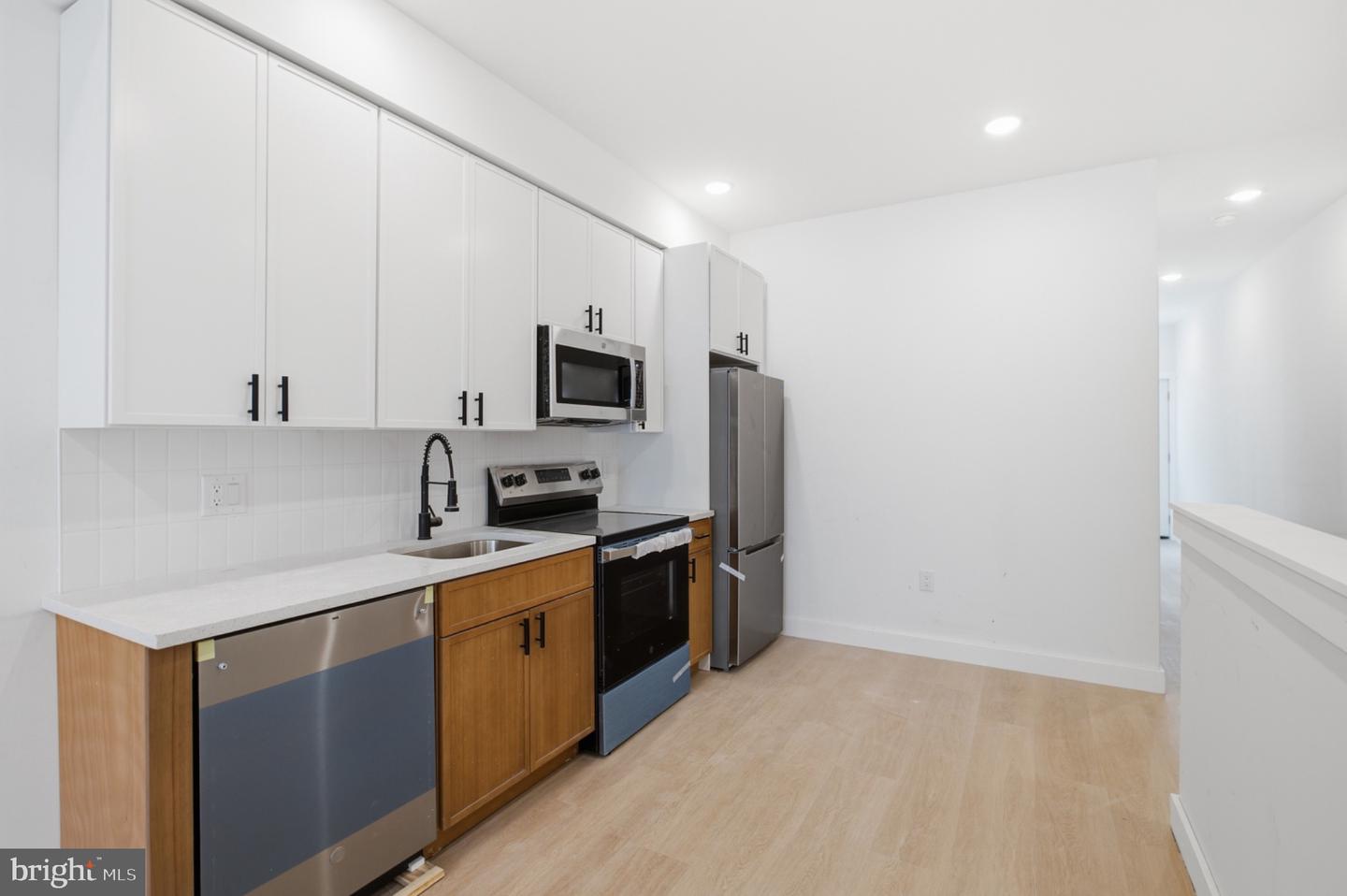 1542 W York St #1 Property Photo 5
