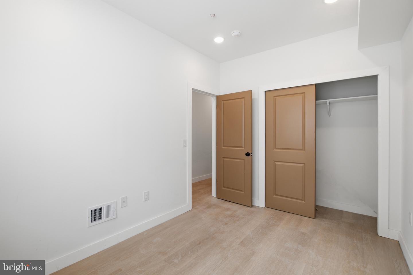 1542 W York St #1 Property Photo 8