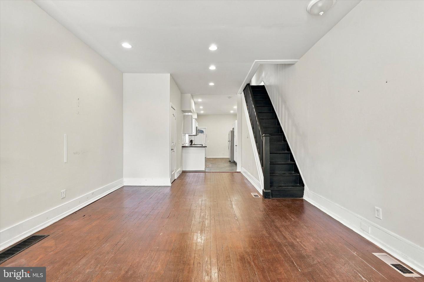 1627 W Thompson St Property Photo 8