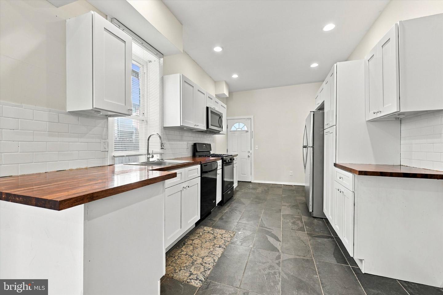 1627 W Thompson St Property Photo 11