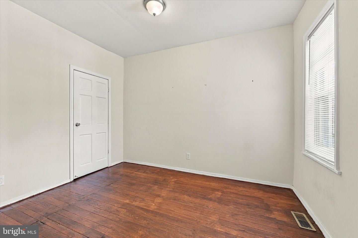 1627 W Thompson St Property Photo 22