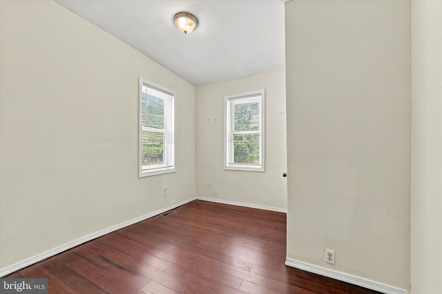 1627 W Thompson St Property Photo 28