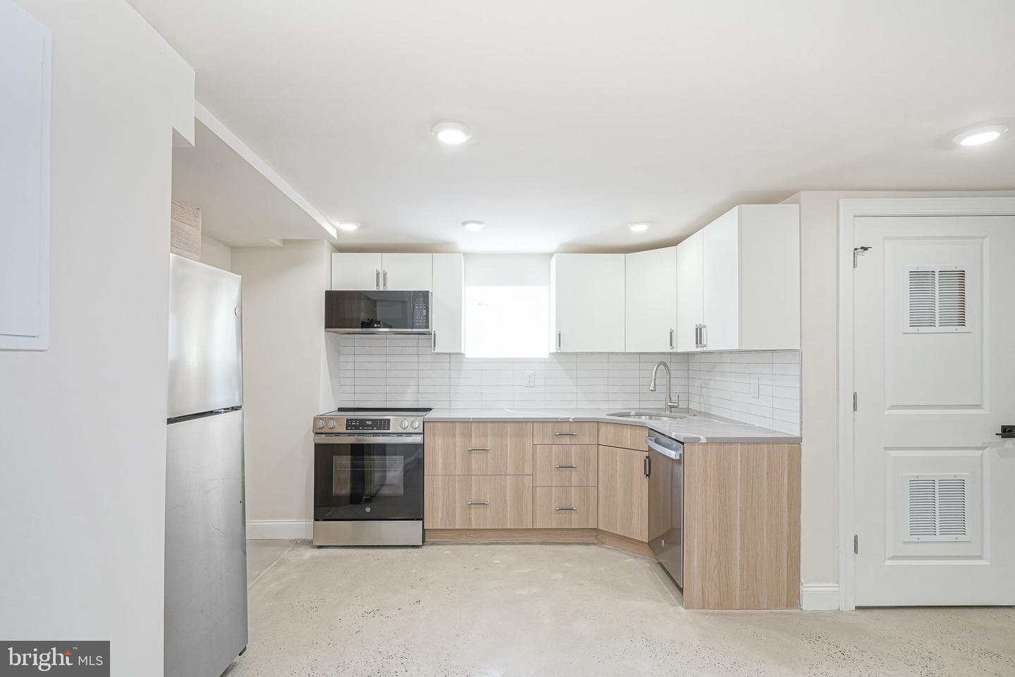 2412 S 24th St #2 Property Photo 15