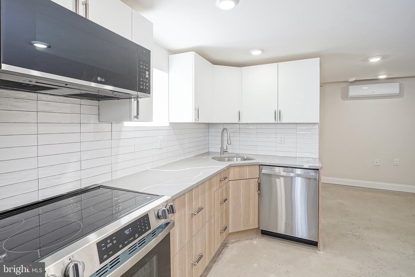 2412 S 24th St #2 Property Photo 17