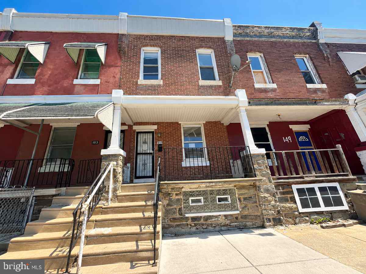 151 N HOBART ST Property Photo 1