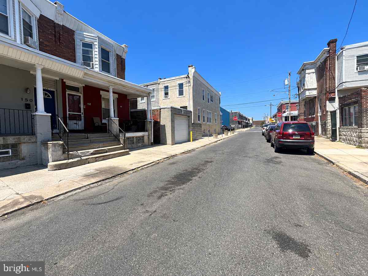 151 N Hobart St Property Photo 4