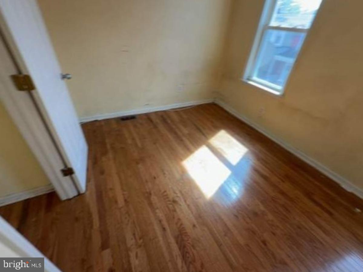 151 N Hobart St Property Photo 6