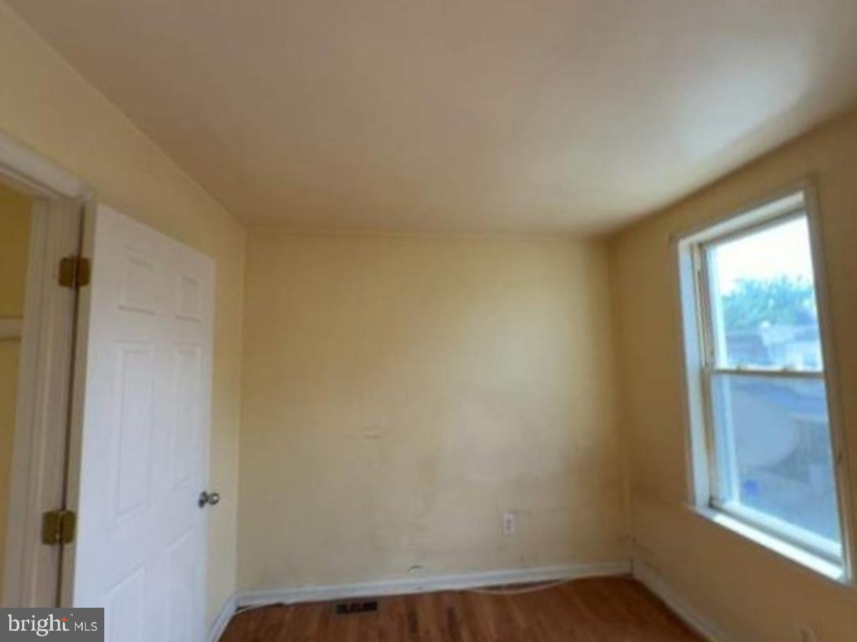 151 N Hobart St Property Photo 7