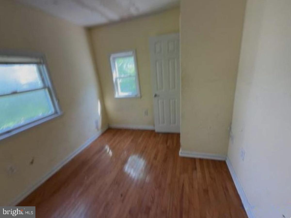 151 N Hobart St Property Photo 8