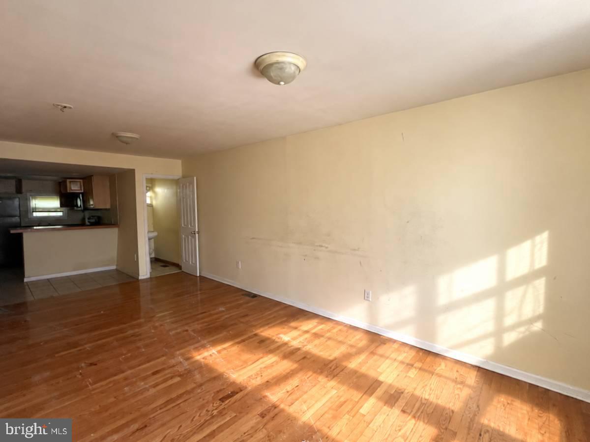 151 N Hobart St Property Photo 12