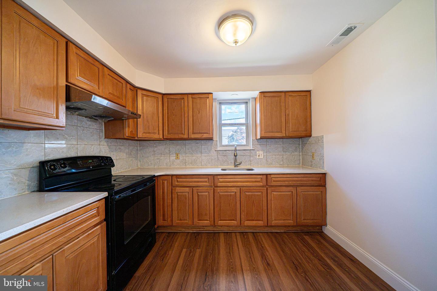 7974 Loretto Ave Property Photo 6