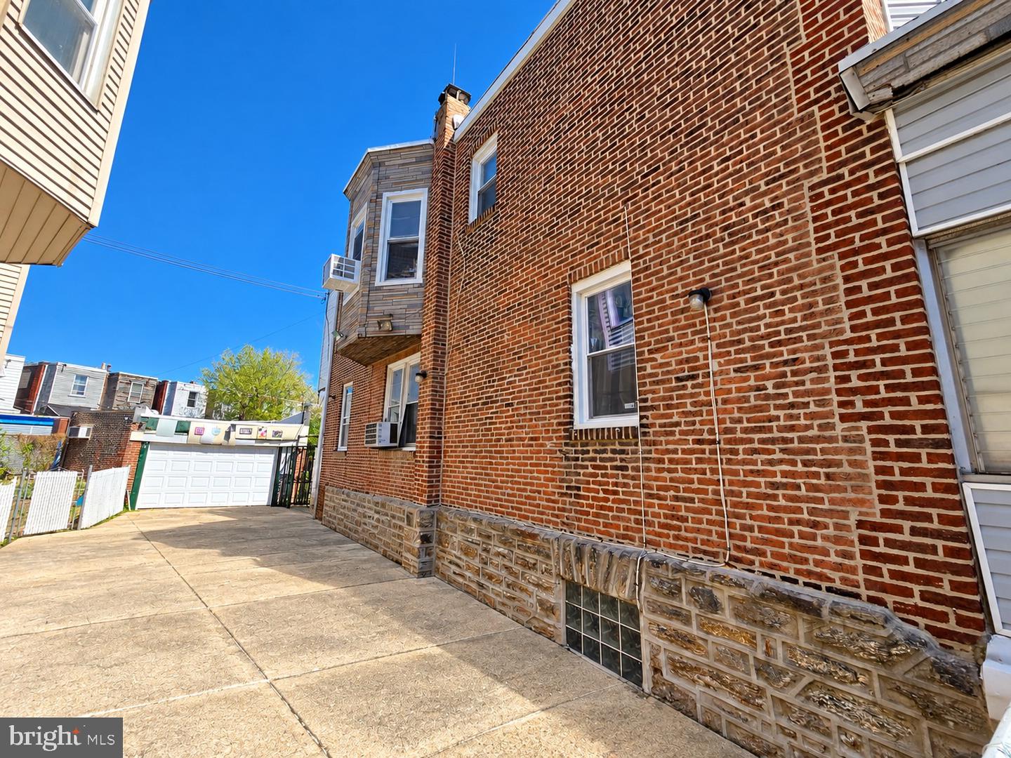 227 Lindley Ave Property Photo 2