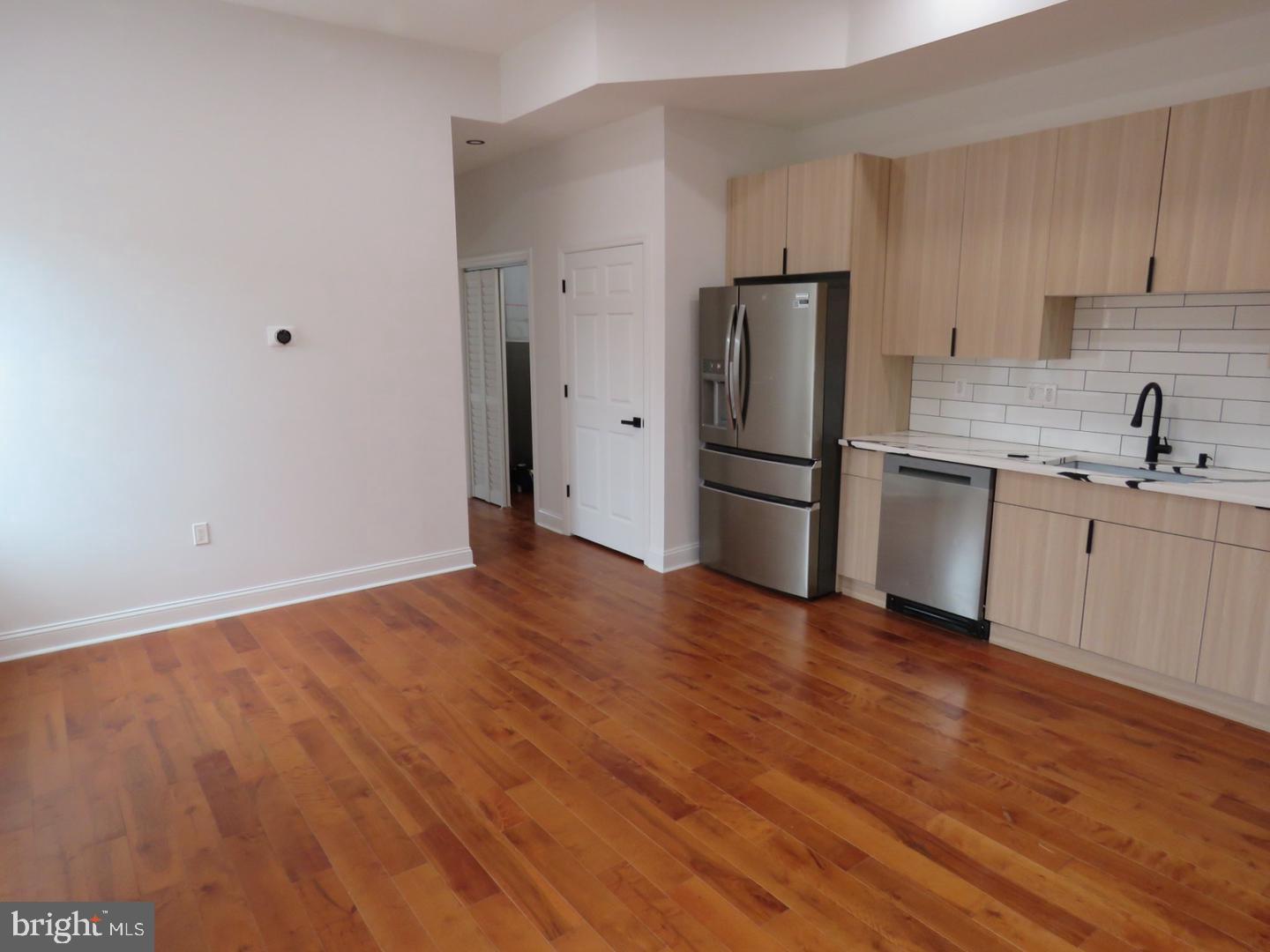 1252 S 21st St #apt. 2 3rd Floor Property Photo 2