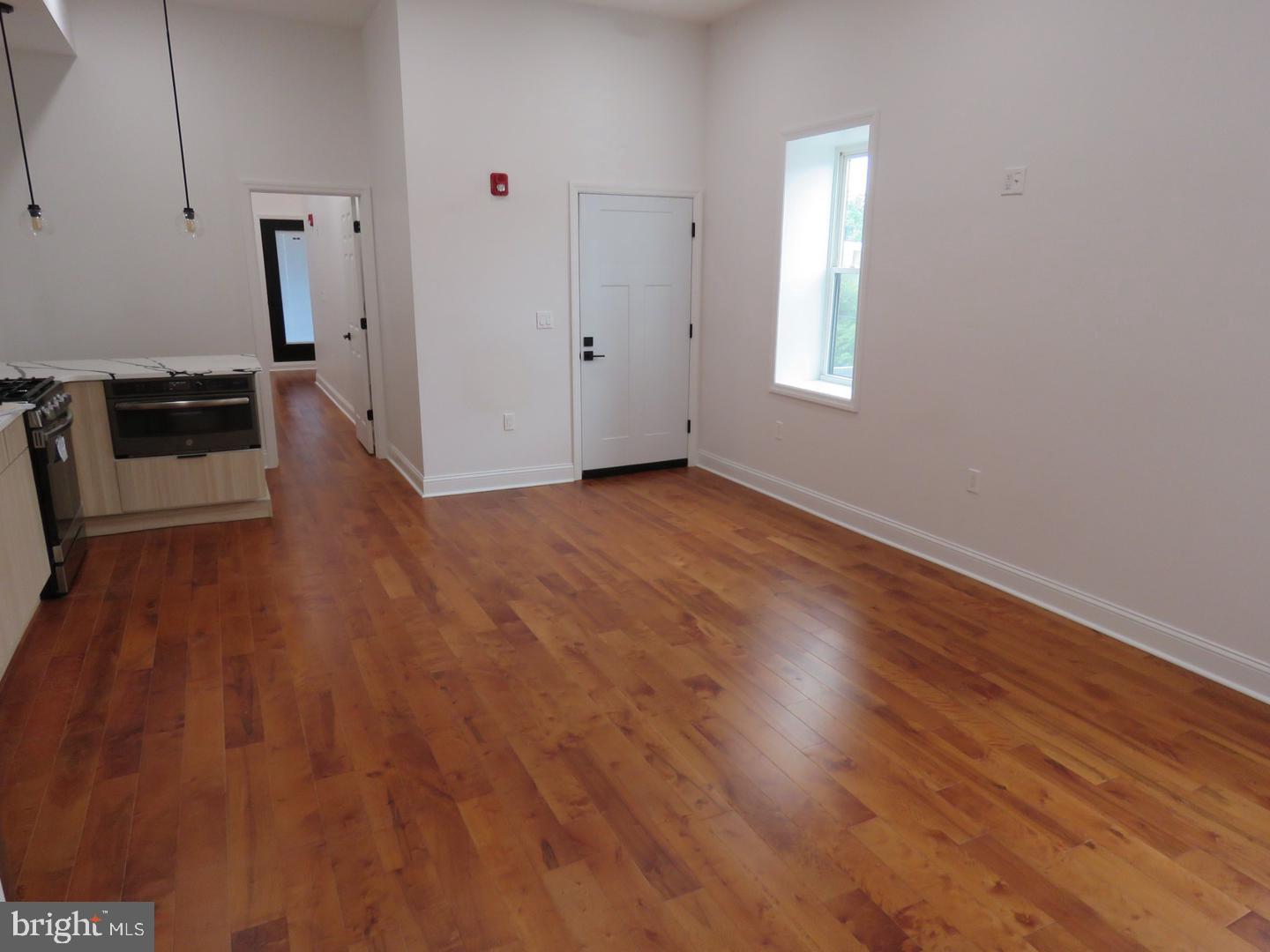 1252 S 21st St #apt. 2 3rd Floor Property Photo 3