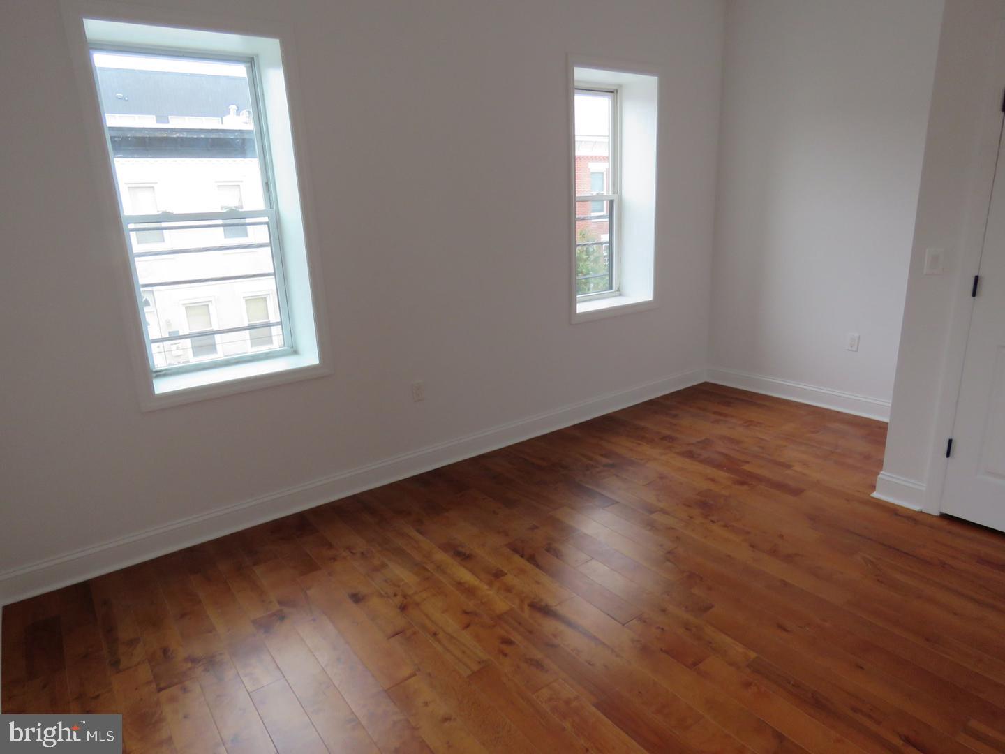 1252 S 21st St #apt. 2 3rd Floor Property Photo 4
