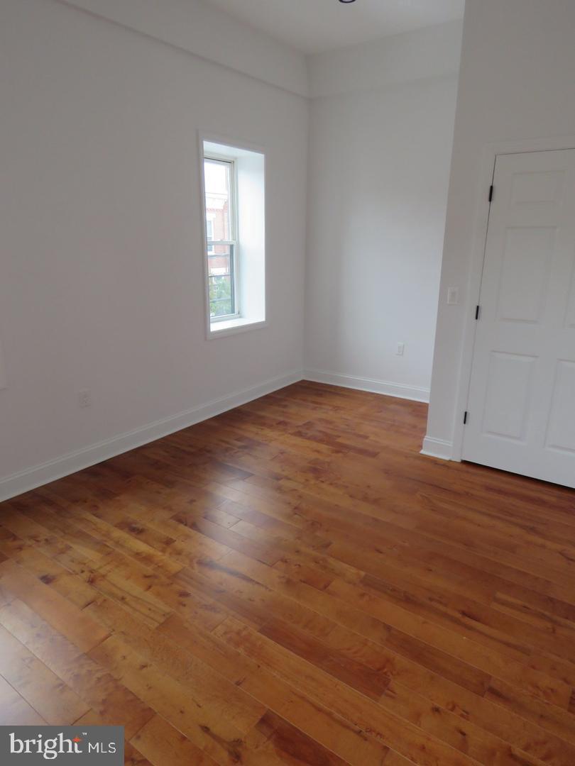 1252 S 21st St #apt. 2 3rd Floor Property Photo 5
