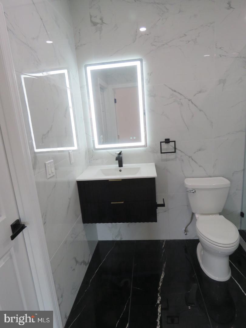 1252 S 21st St #apt. 2 3rd Floor Property Photo 6