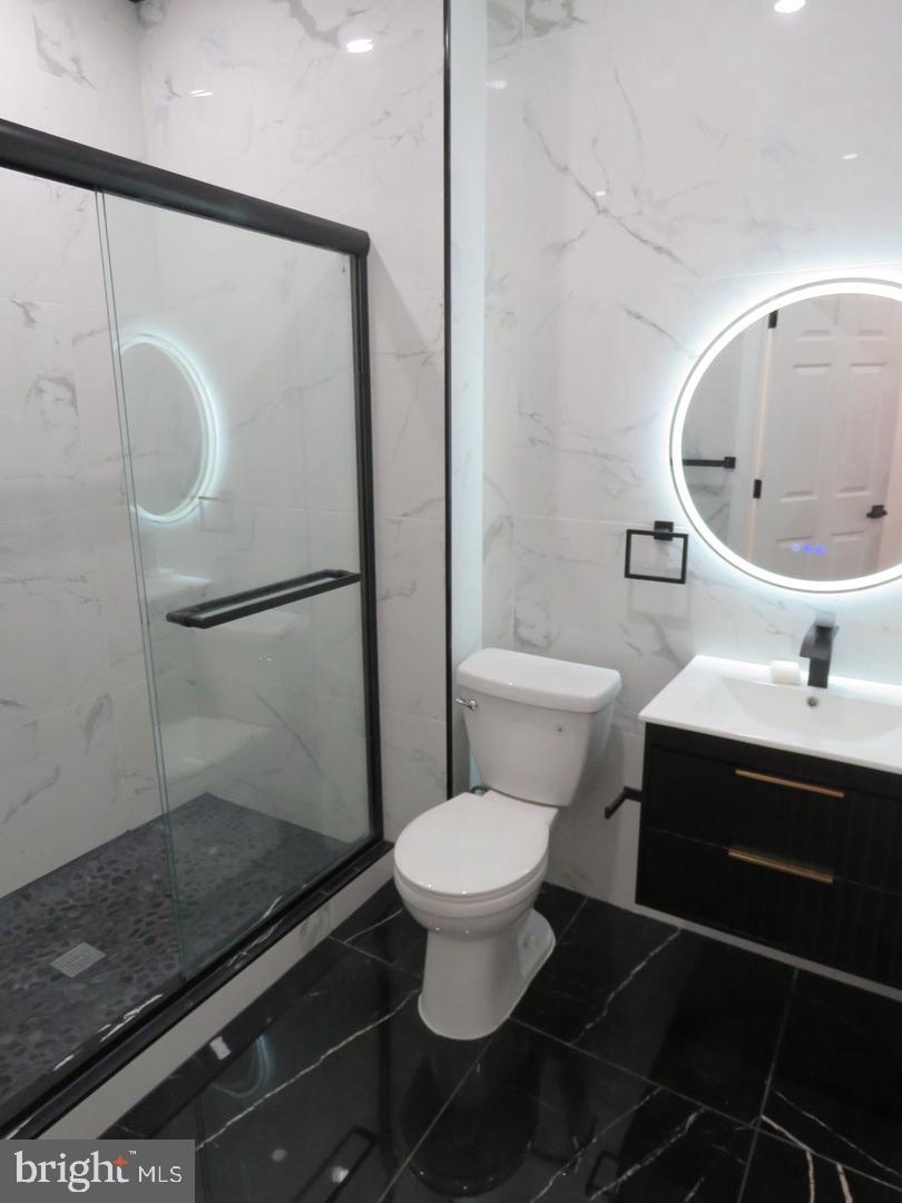 1252 S 21st St #apt. 2 3rd Floor Property Photo 9