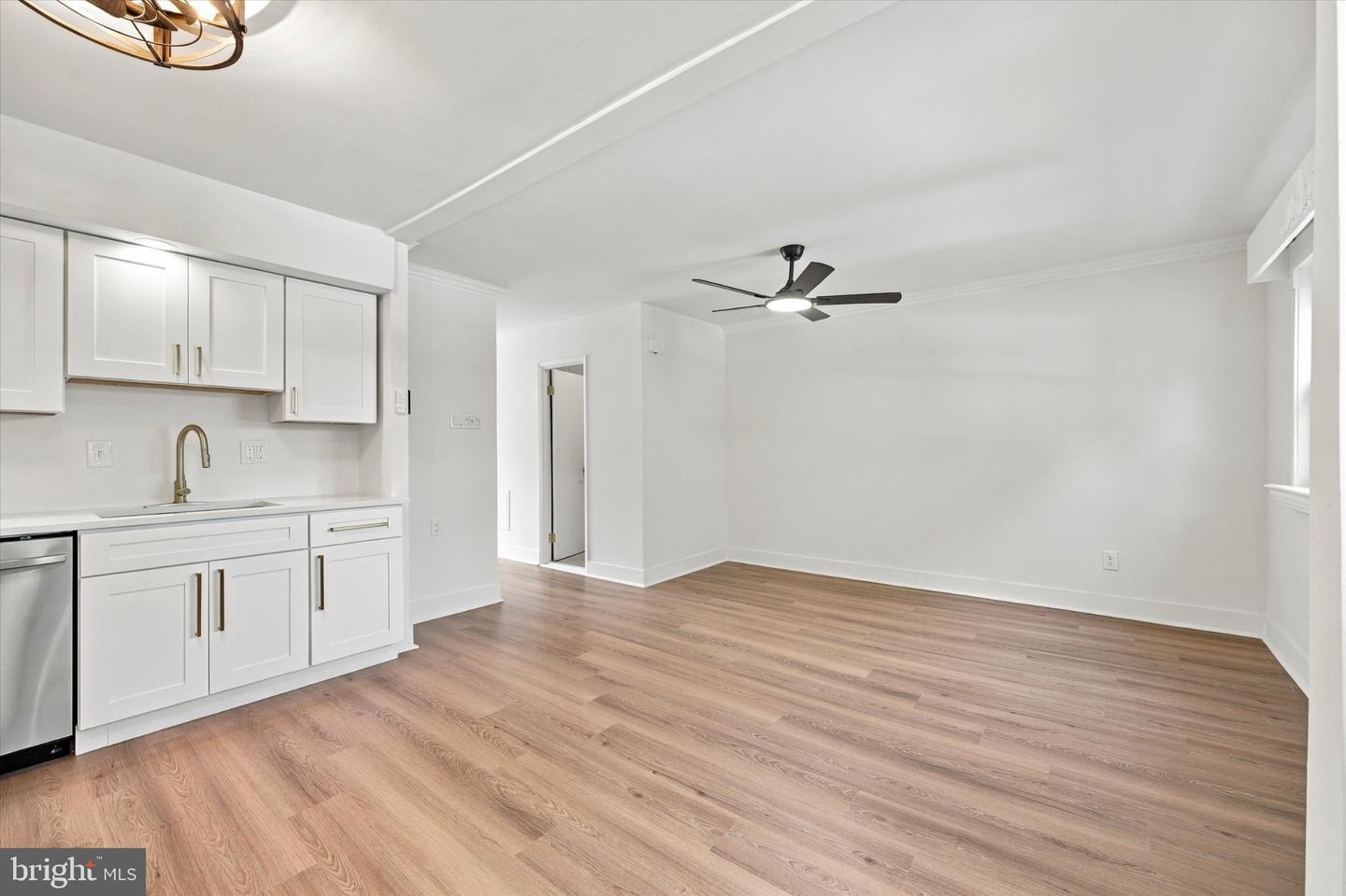 12728 Cabell Rd Property Photo 8