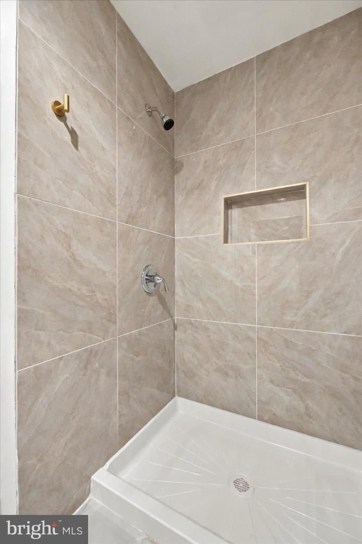 12728 Cabell Rd Property Photo 13