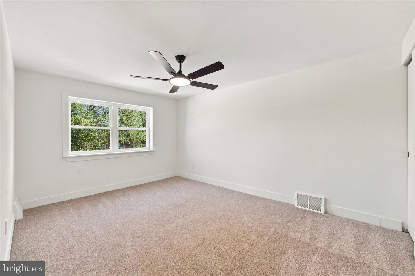 12728 Cabell Rd Property Photo 16