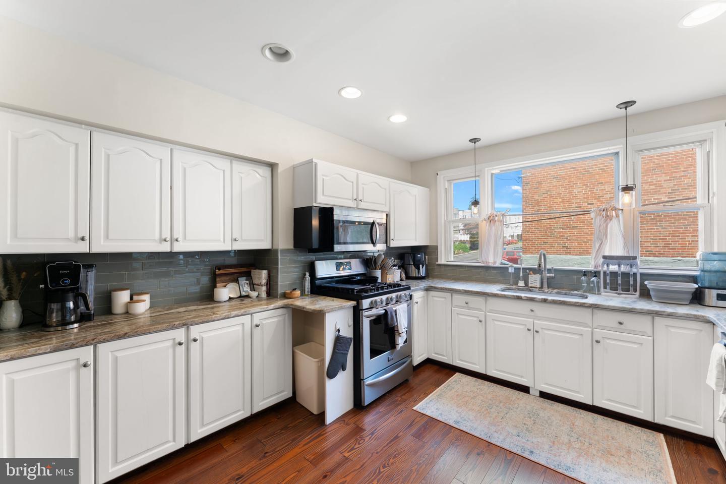 3357 Vaux St Property Photo 4