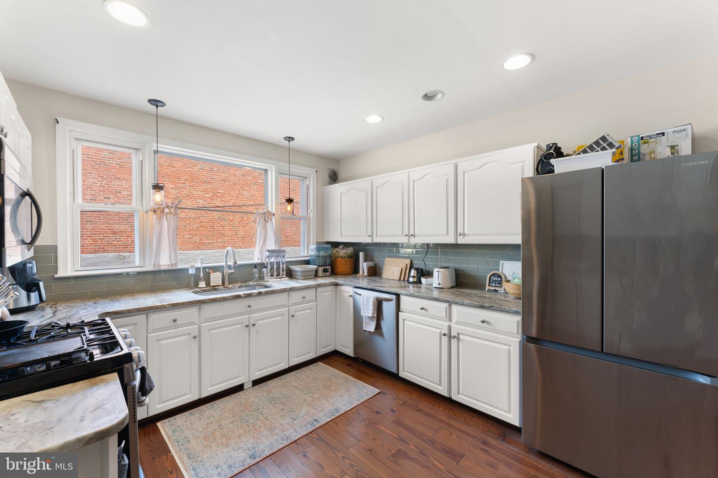 3357 Vaux St Property Photo 5