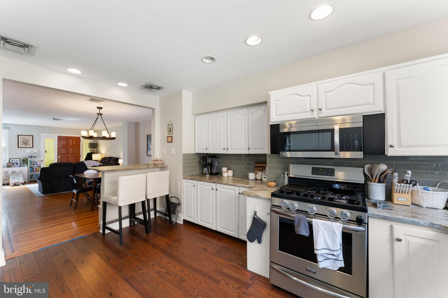 3357 Vaux St Property Photo 6