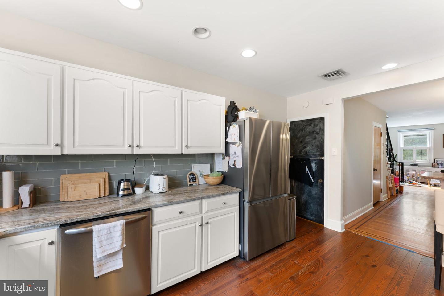 3357 Vaux St Property Photo 7