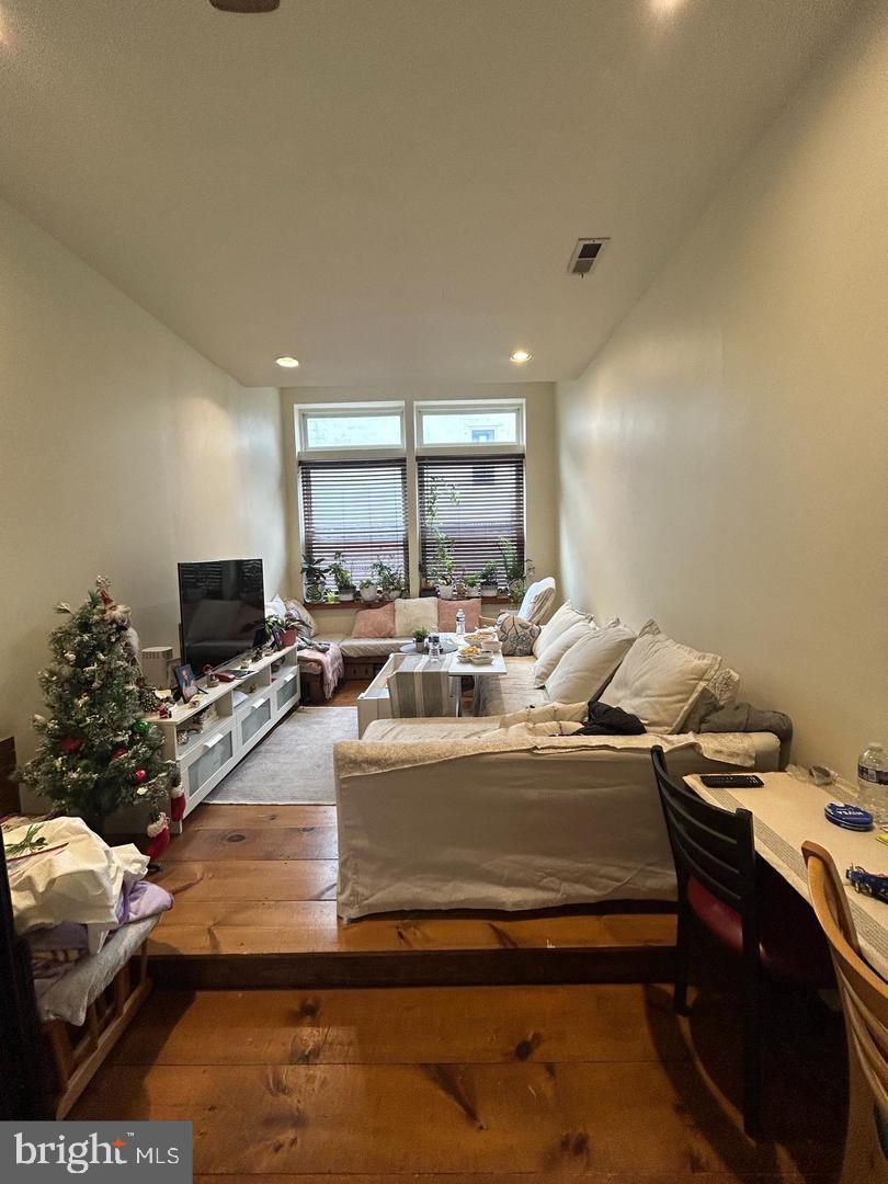 721 SANSOM ST #3B Property Photo 1