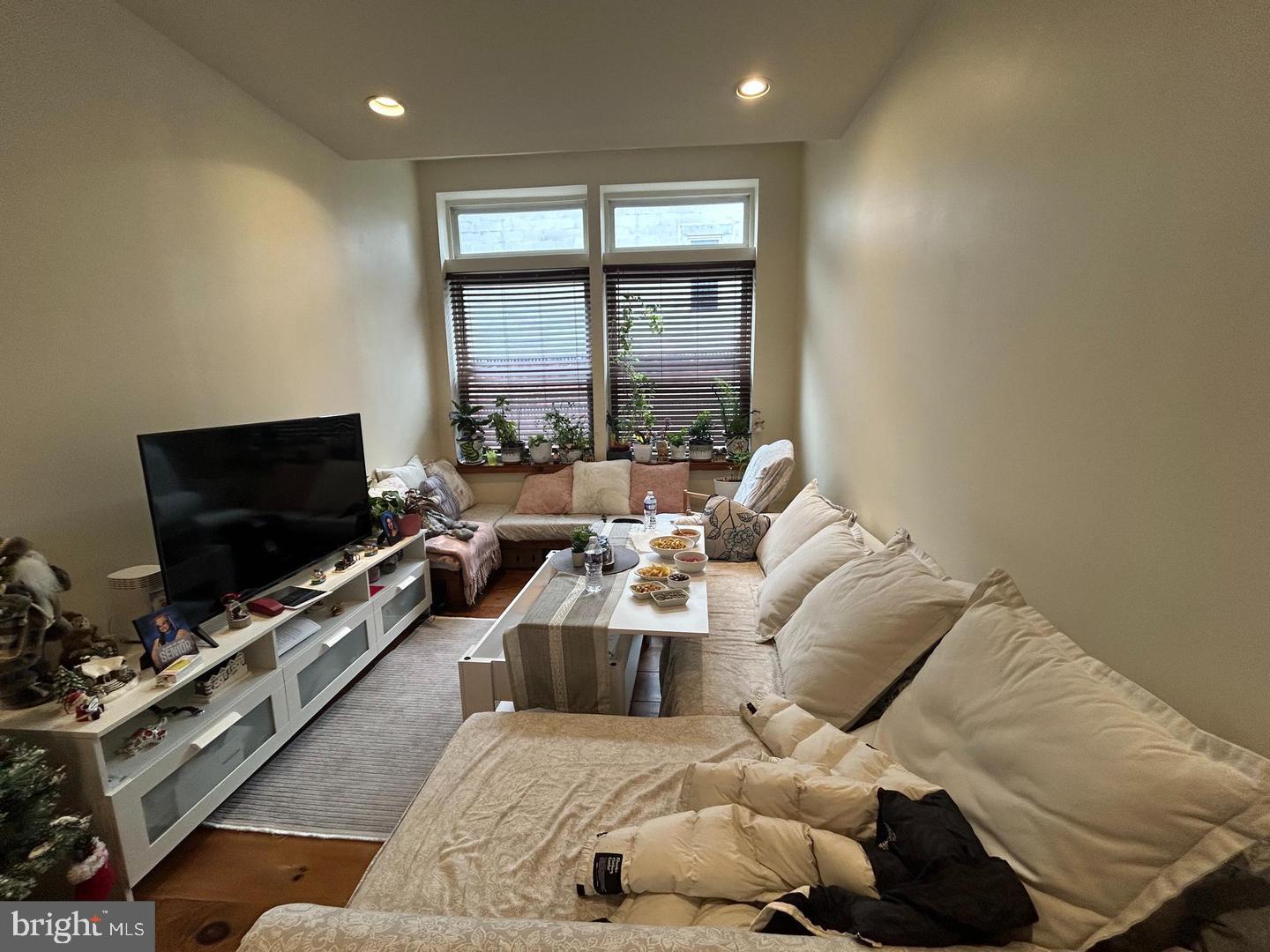 721 Sansom St #3b Property Photo 2